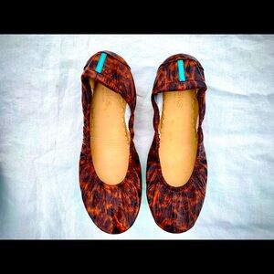 Tieks premium leather flats in rare,hand painted Tortoise Shell color.